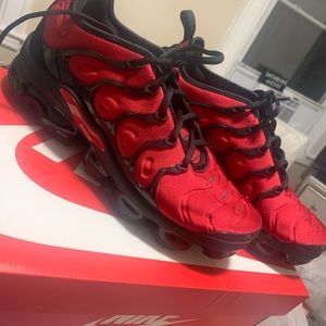 Air VaporMax Plus ‘University Red’